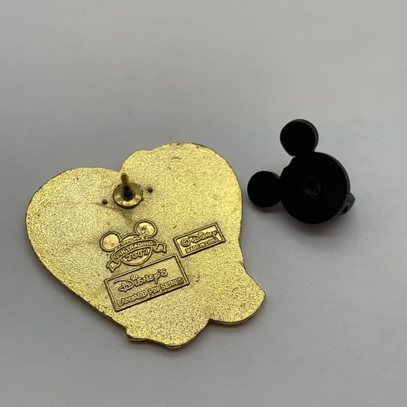 Vintage Disney Lanyard Pin Trading Series Pochahontas John Heart Pink Lapel Pin - Picture 5 of 7